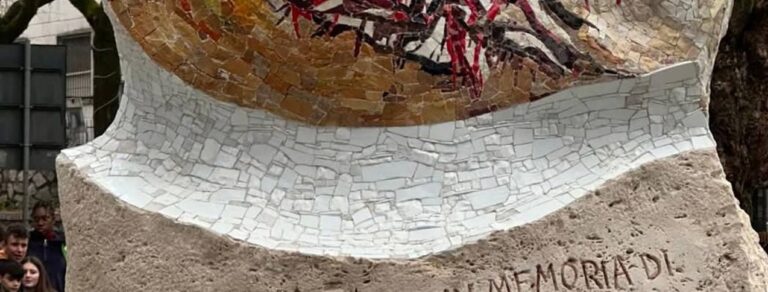 Particolare del sorriso - monumento alla memoria di Willy