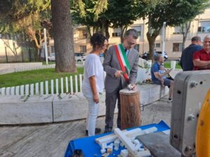 Taglio delle tessere per il mosaico