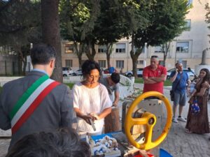 Taglio delle tessere per il mosaico